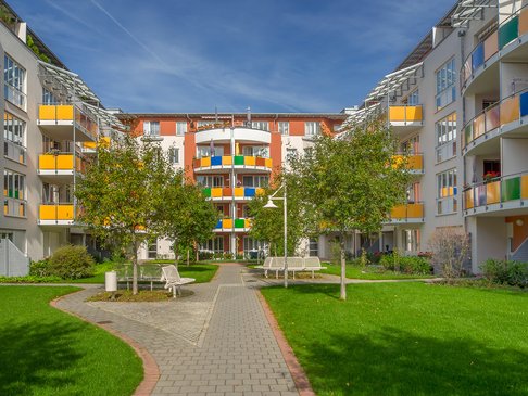 Grünanlagen und Gebäude der Wohnanlage Fürth, Herrnstraße 57 a-g