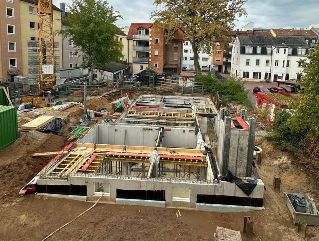 Ansicht einer Baustelle nur Keller mit Zwischenwänden